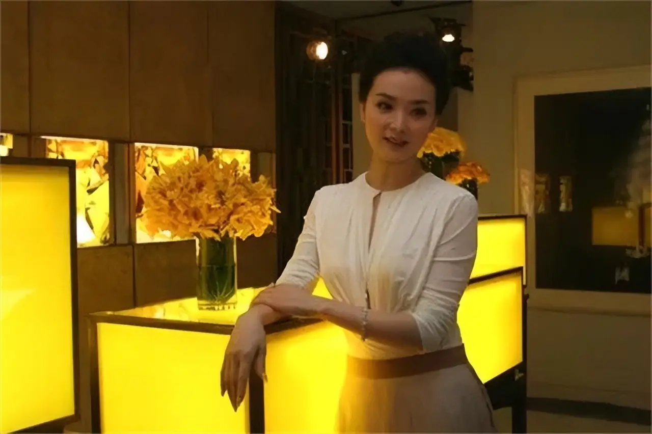 王艳和老公，低调恩爱26年，其实豪门生活不好过