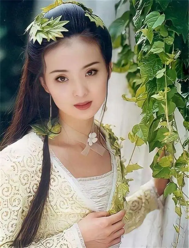 王艳和老公，低调恩爱26年，其实豪门生活不好过