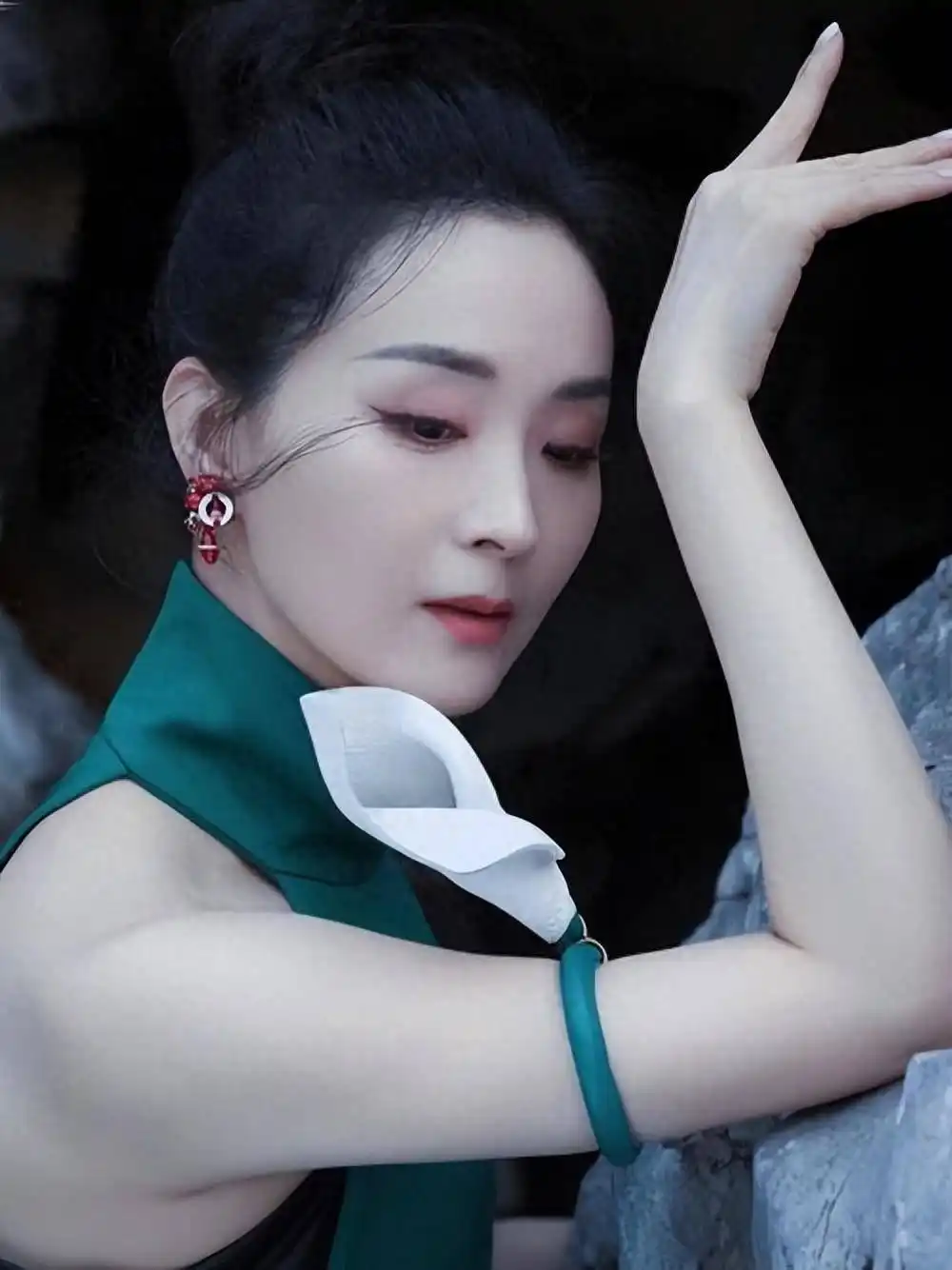 51岁王艳终于熬出头！婆婆去世、丈夫失联，23年忍辱终爆发