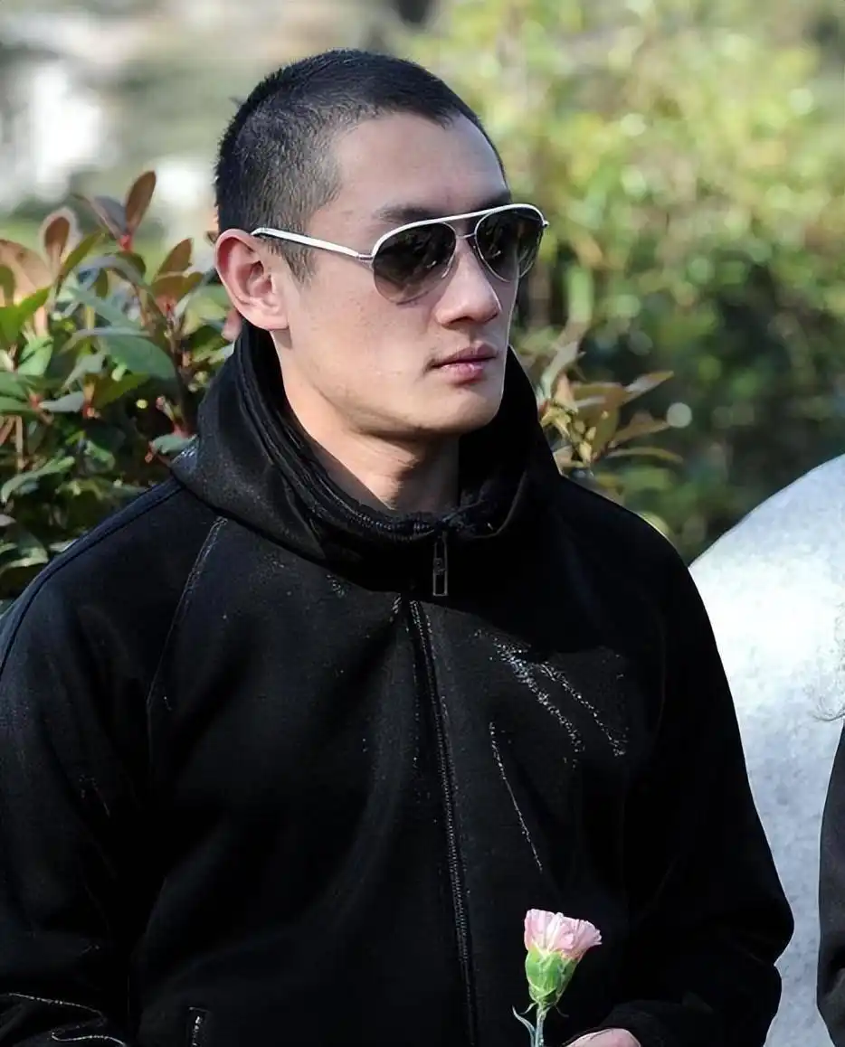 51岁王艳终于熬出头！婆婆去世、丈夫失联，23年忍辱终爆发