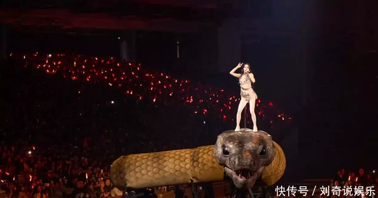 蔡依林踩两层楼高机械蛇开唱！9亿造价惊呆全网，粉丝：腿软了！