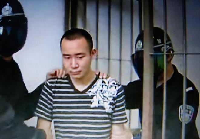 大学生药家鑫被判死刑，想捐出眼角膜，父亲拒绝：你把罪恶都带走