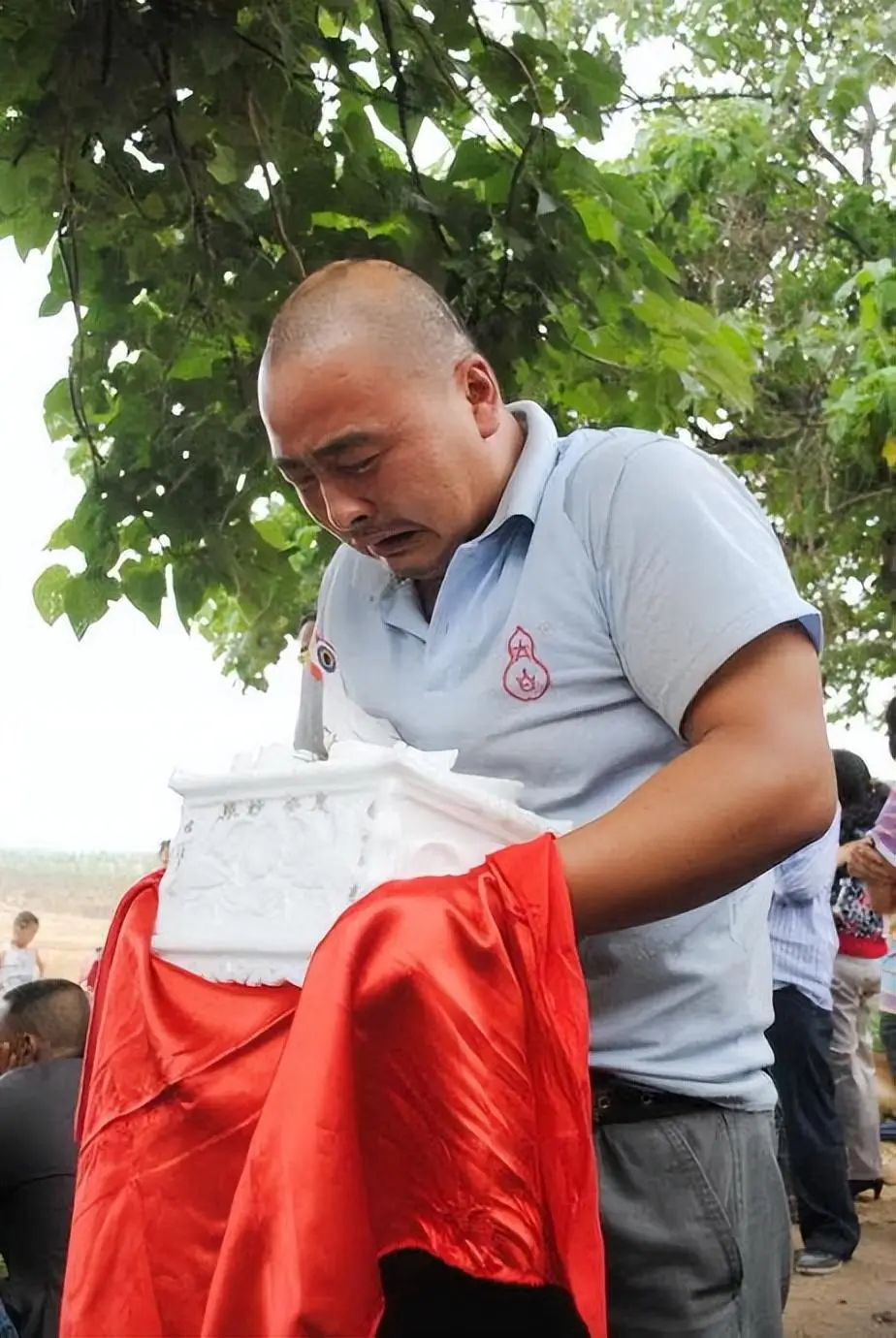 “药家鑫案”14年 ：张妙遇害时26岁，她丈夫和父母现在怎样了？