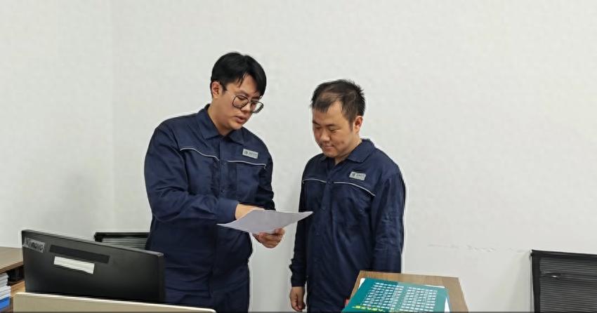 一线砺锋芒・实干争先锋 丨国网南漳县供电公司: 迎峰度夏夜的站所微光 以务实争先守万家清凉