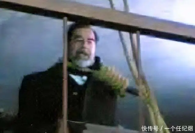 被美国教唆判萨达姆绞刑的伊拉克法官,失去美军保护后,下场怎样
