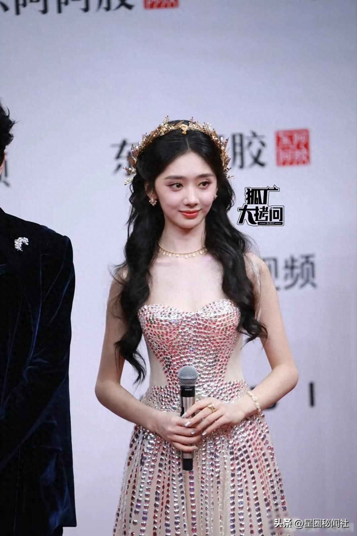 《星光大赏》红毯女艺人生图比拼！赵露思女王归来！白鹿艳压全场