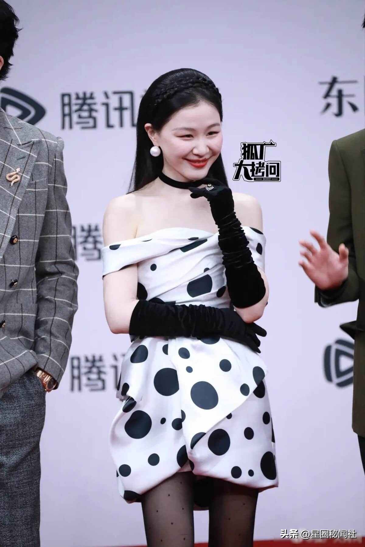 《星光大赏》红毯女艺人生图比拼！赵露思女王归来！白鹿艳压全场