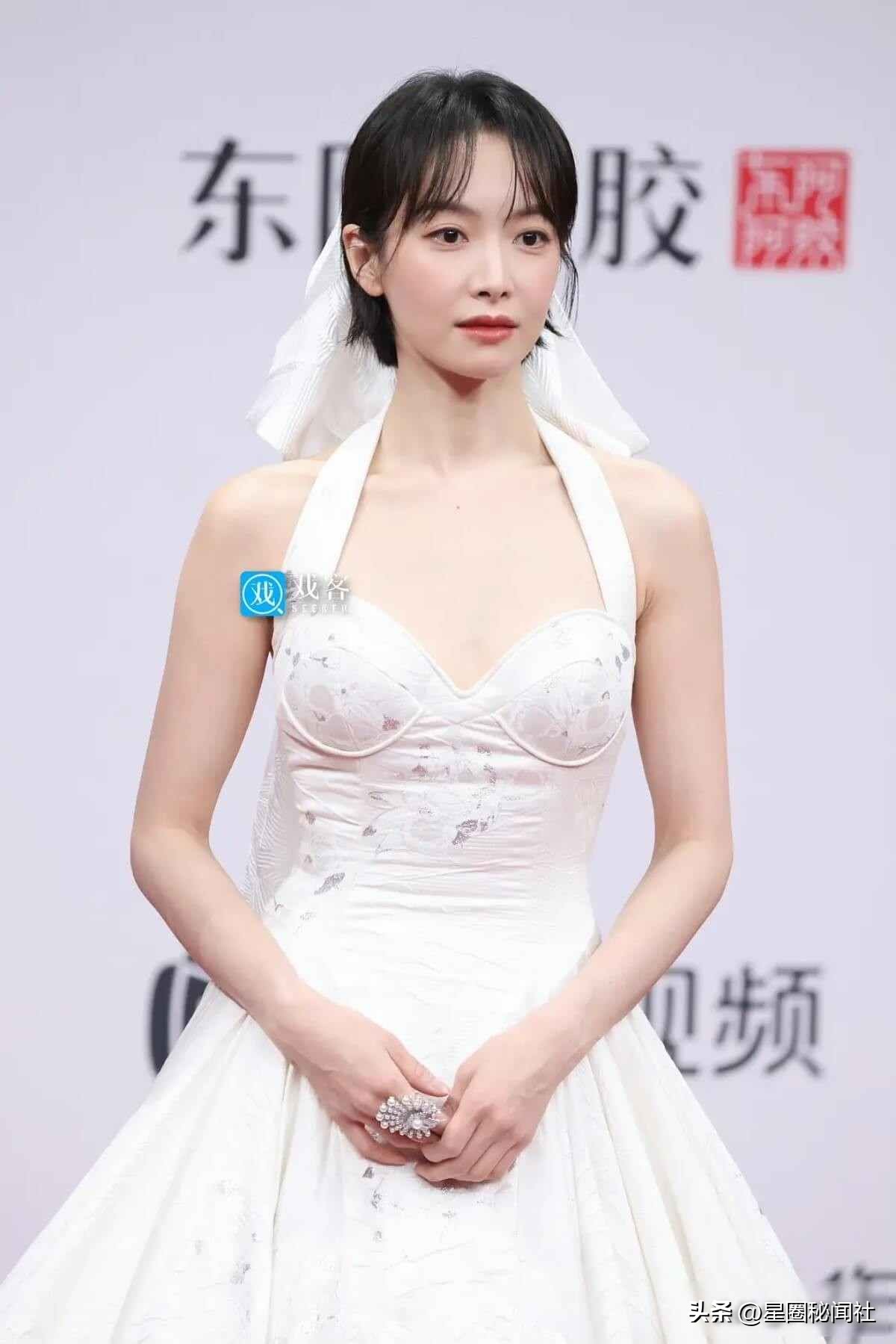 《星光大赏》红毯女艺人生图比拼！赵露思女王归来！白鹿艳压全场