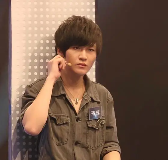 从“快男冠军”到“查无此人”，李炜是如何把一手好牌打烂的？