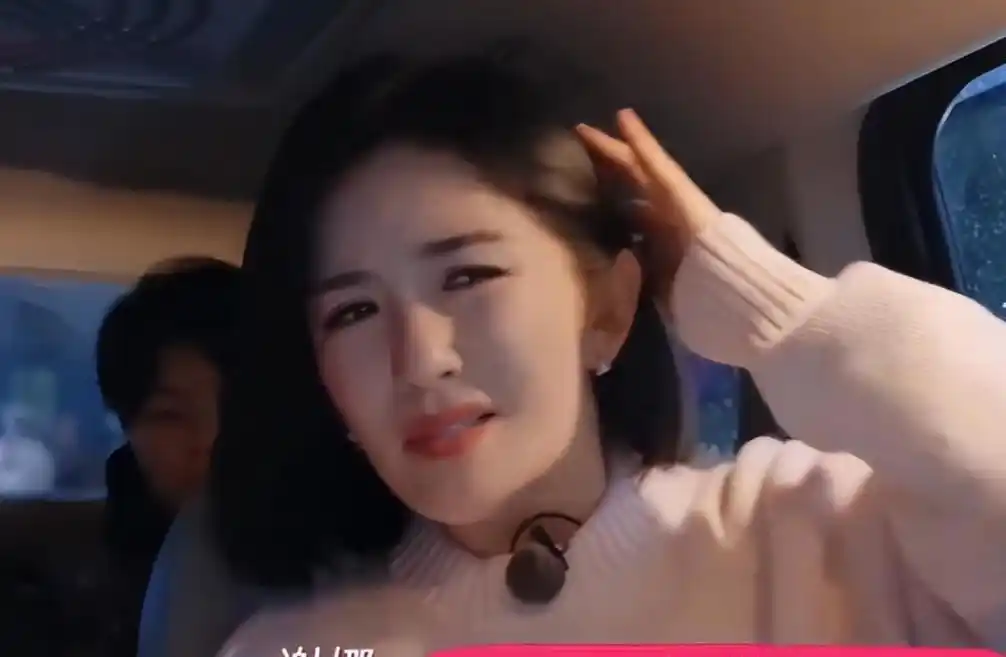 离婚传闻不足一年，张杰盛大宣布喜讯，揭开姐弟恋的“遮羞面纱”