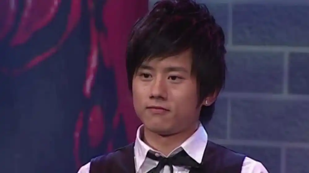 离婚传闻不足一年，张杰盛大宣布喜讯，揭开姐弟恋的“遮羞面纱”