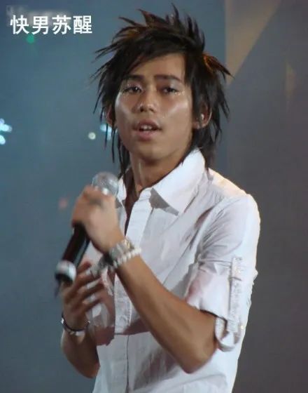 这位叫苏醒的“十八线男星”，这几年活得也太精彩了