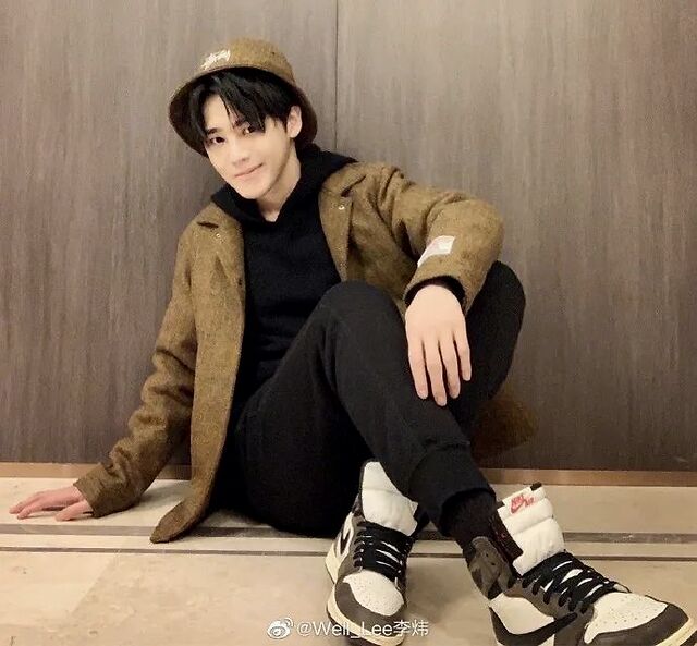 这位叫苏醒的“十八线男星”，这几年活得也太精彩了