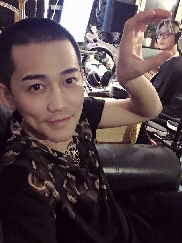 这位叫苏醒的“十八线男星”，这几年活得也太精彩了