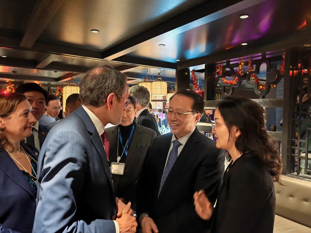 龚正率团参加2025冬季达沃斯论坛，开启国际交流新篇章