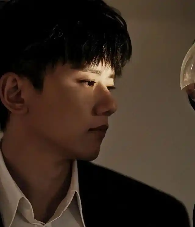 央媒发声，42岁张杰高调宣布好消息，全网送祝福，总算盼到这一天