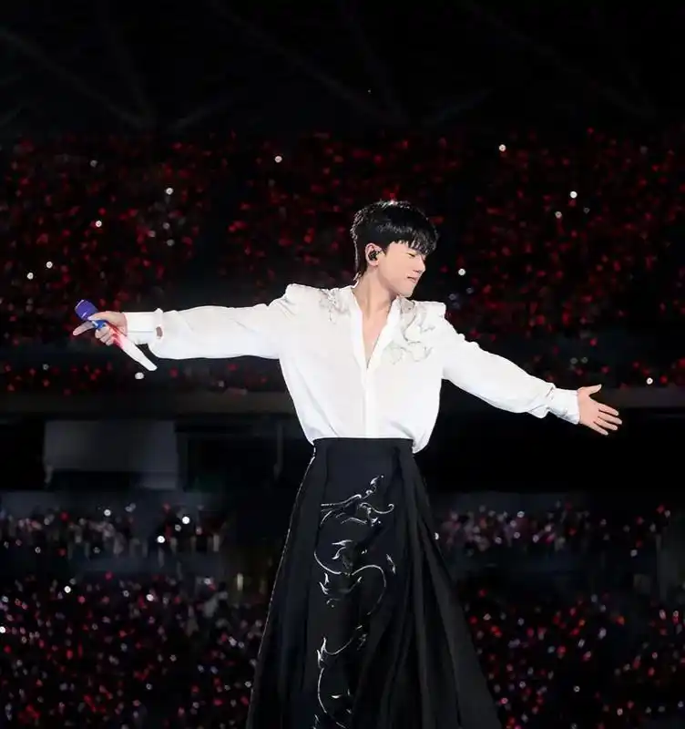 短短几天，张杰谢娜陆续公布喜讯，网络纷纷祝贺，终于迎来这一刻