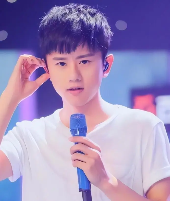 离婚传闻不到1年，张杰高调官宣喜讯，撕开了姐弟恋的"遮羞布"