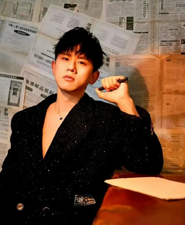 离婚传闻不到1年，张杰高调官宣喜讯，撕开了姐弟恋的"遮羞布"