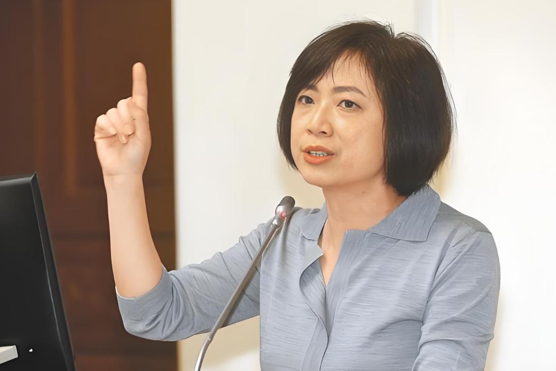 台湾最新民调出炉，蒋万安碾压，江启臣大胜，侯友宜已成2026变数