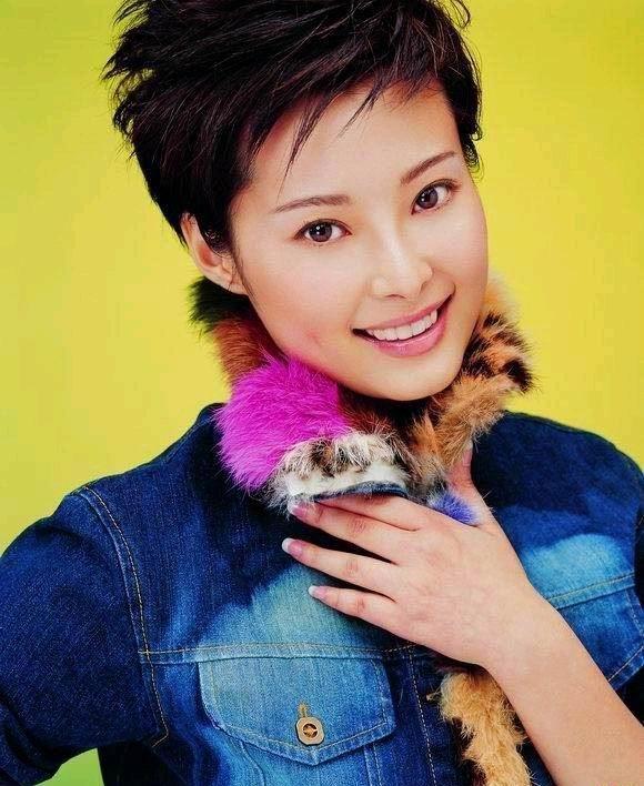 事实证明，50岁的袁立已经活成一个“笑话”