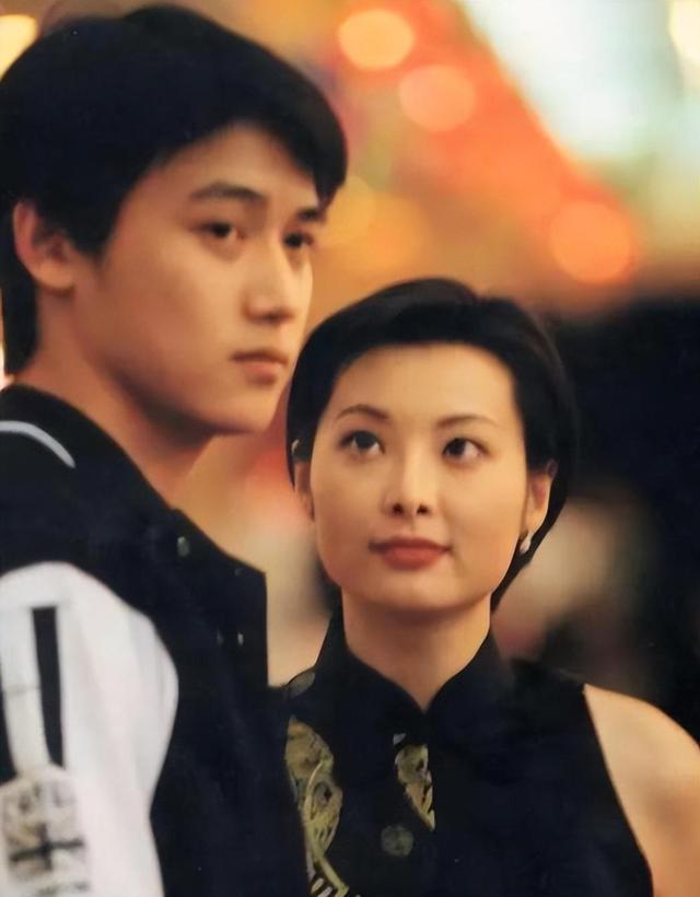 事实证明，50岁的袁立已经活成一个“笑话”