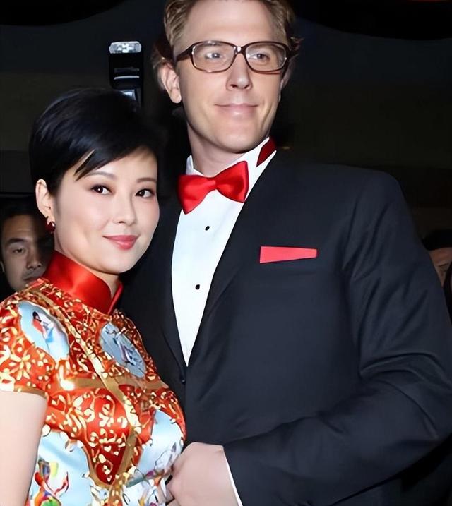 事实证明，50岁的袁立已经活成一个“笑话”