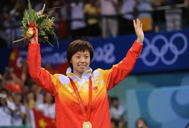 身价300亿富商徐威，宠爱袁立12年，为何最终娶奥运冠军张怡宁？