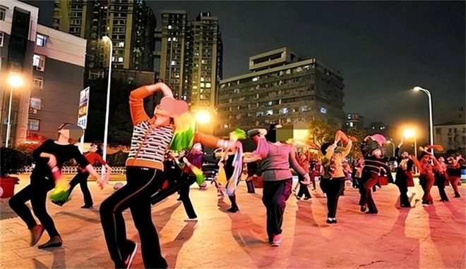 故事：都杀了！业主群声讨小区广场舞大妈，当晚领舞无声无息死了