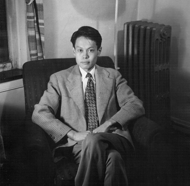 1971年，杨振宁和岳父杜聿明、岳母曹秀清在北京的合影，难掩紧张