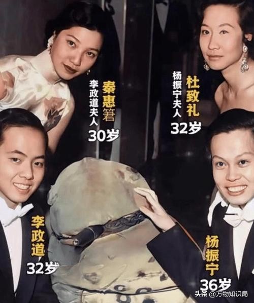 2024年，102岁杨振宁在北京家中留影，头发变黑了，翁帆身体发福