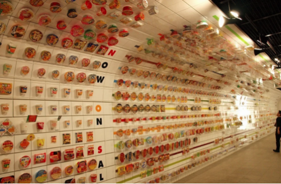 《口袋妖怪》全图鉴早已达成，掌机旁的攻略书又去了哪里？