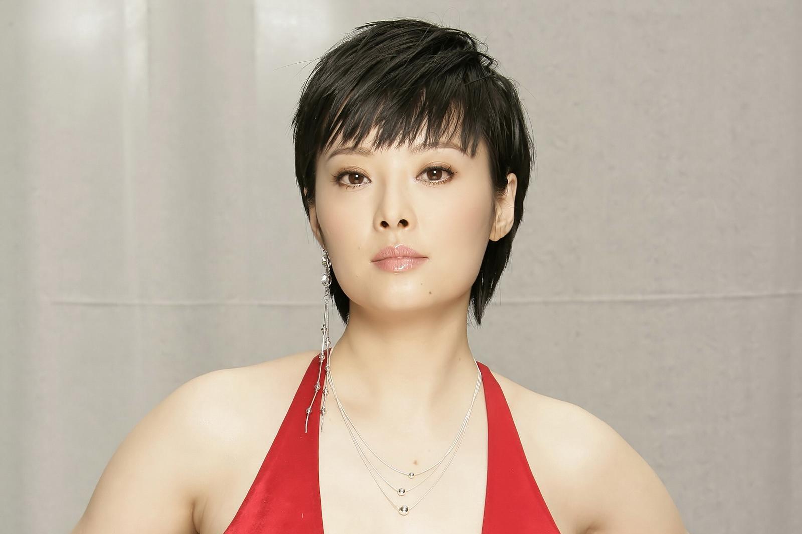 “不爱惜羽毛”的袁立，终为她的“口无遮拦”付出了代价