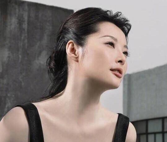 “不爱惜羽毛”的袁立，终为她的“口无遮拦”付出了代价