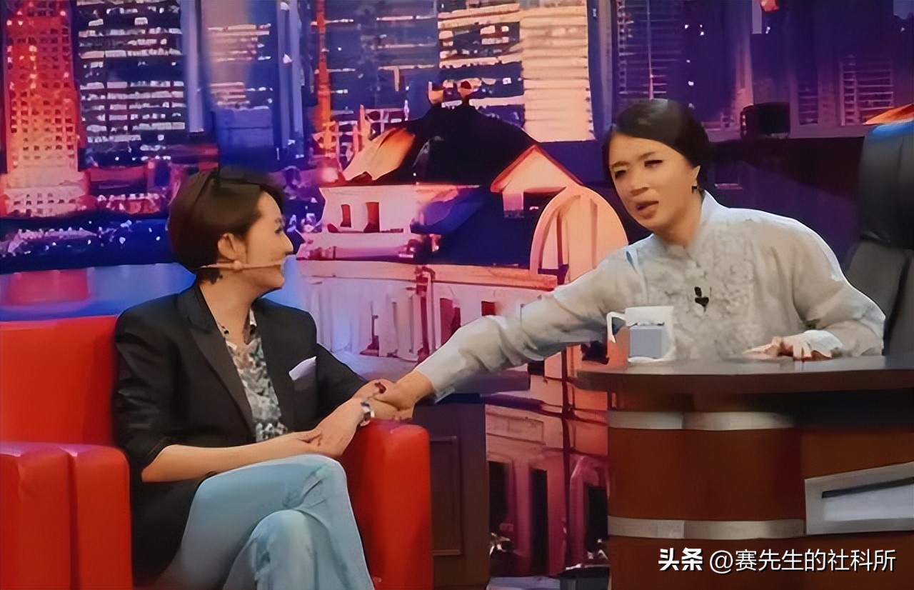 炮轰节目组，爆料明星黑料，口无遮拦的袁立是耿直还是“疯”？