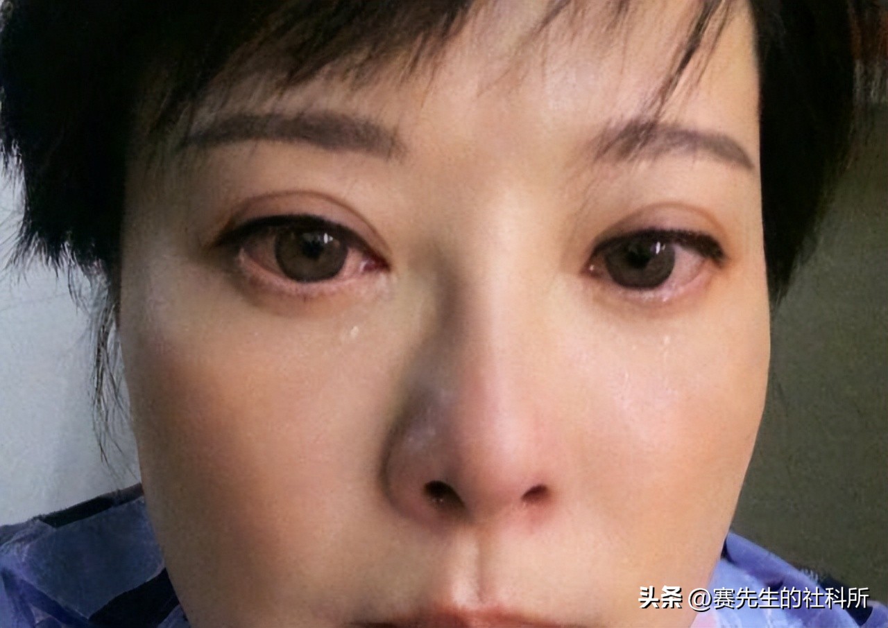 炮轰节目组，爆料明星黑料，口无遮拦的袁立是耿直还是“疯”？