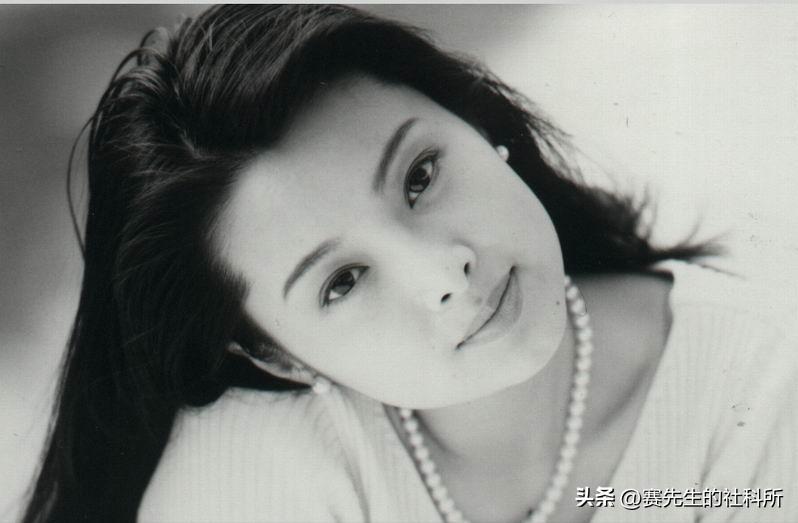 炮轰节目组，爆料明星黑料，口无遮拦的袁立是耿直还是“疯”？