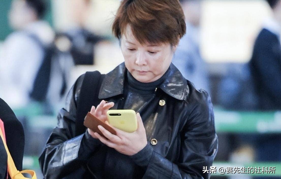 炮轰节目组，爆料明星黑料，口无遮拦的袁立是耿直还是“疯”？