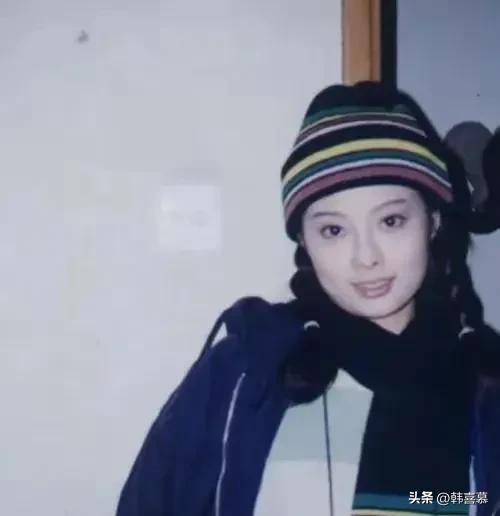 53岁袁立近况，年轻十岁，不生孩子国外冻卵，三婚两离，活的自我