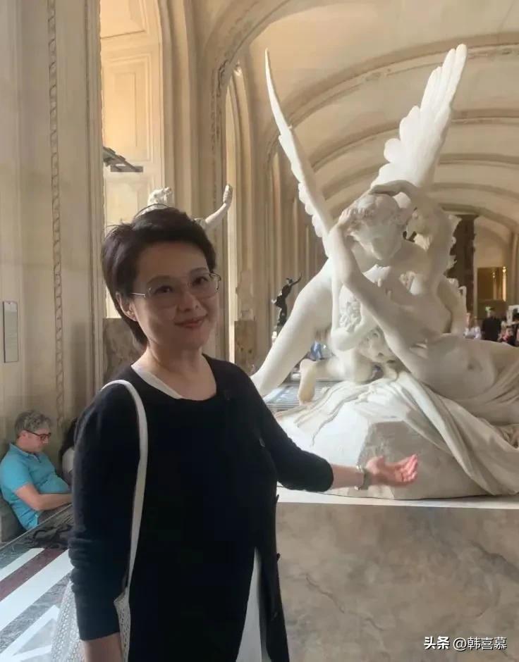 53岁袁立近况，年轻十岁，不生孩子国外冻卵，三婚两离，活的自我