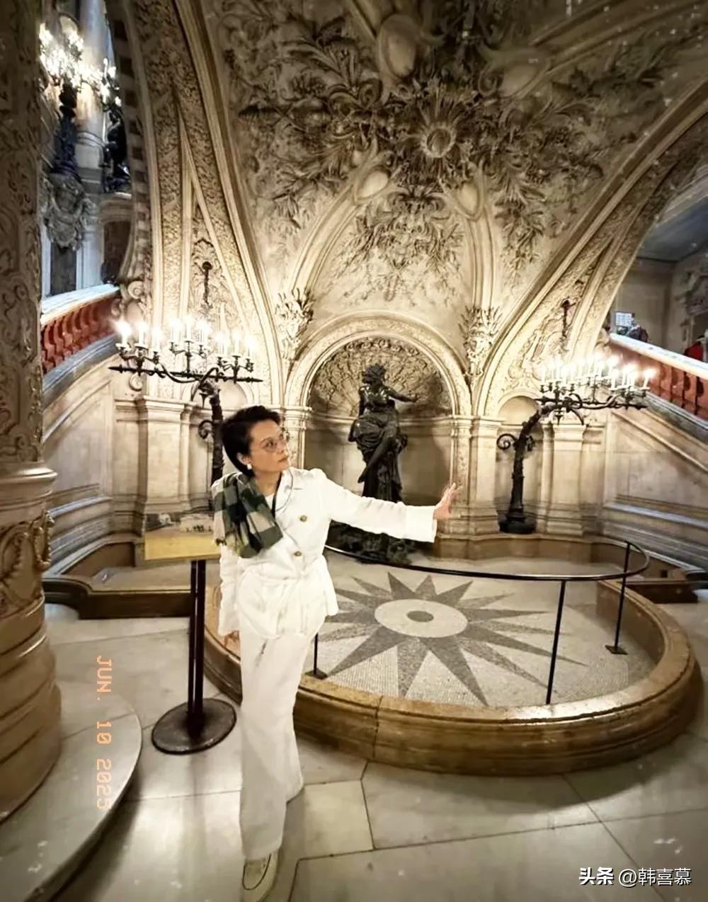 53岁袁立近况，年轻十岁，不生孩子国外冻卵，三婚两离，活的自我