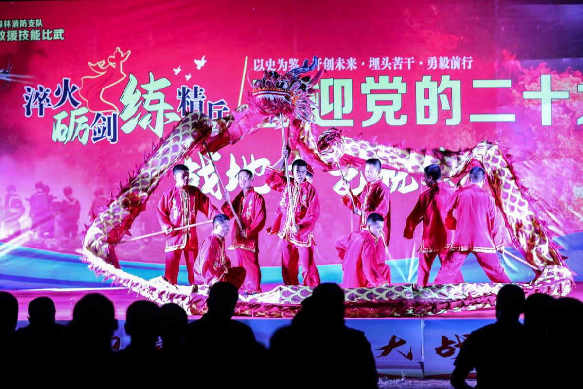 消防队里的“舞龙高手”林鹏辉