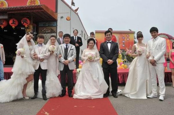 雷洪坐拥7老婆　居然一次XX都没办过