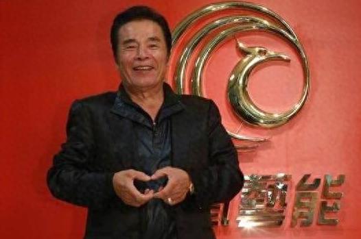 2016年雷洪欠债破产，6个老婆都跑路还患怪病，71岁仍娶小21岁妻