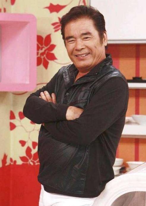 2016年雷洪欠债破产，6个老婆都跑路还患怪病，71岁仍娶小21岁妻