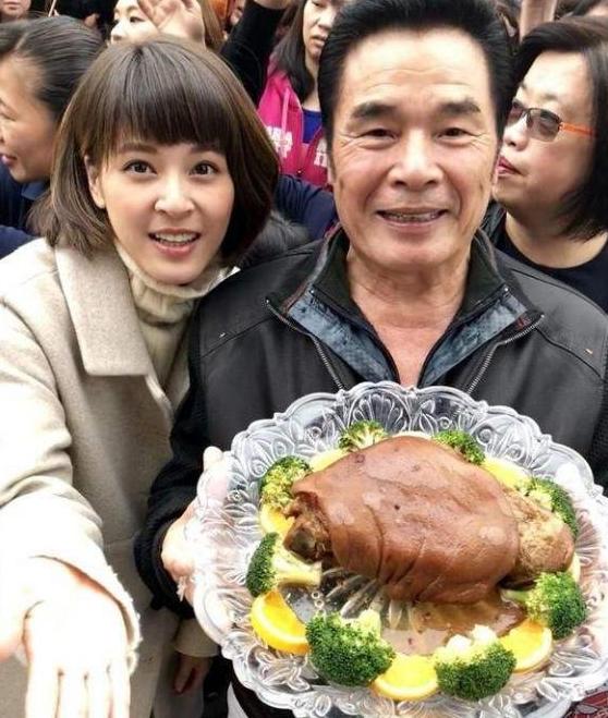 2016年雷洪欠债破产，6个老婆都跑路还患怪病，71岁仍娶小21岁妻