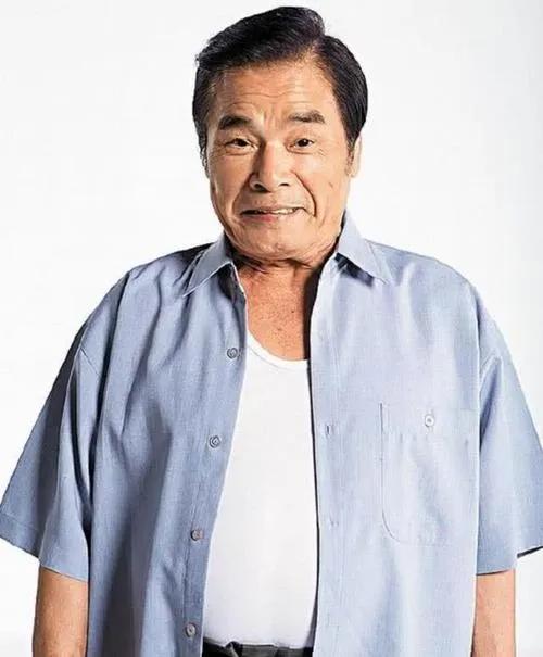 73岁雷洪：有钱就胡搞，现实版“韦小宝”，有1妻5妾，再娶娇妻