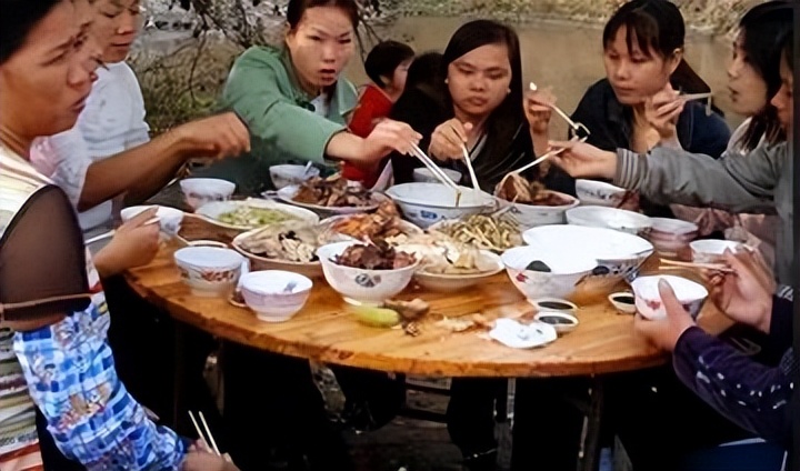 娶了6个老婆的雷洪现状