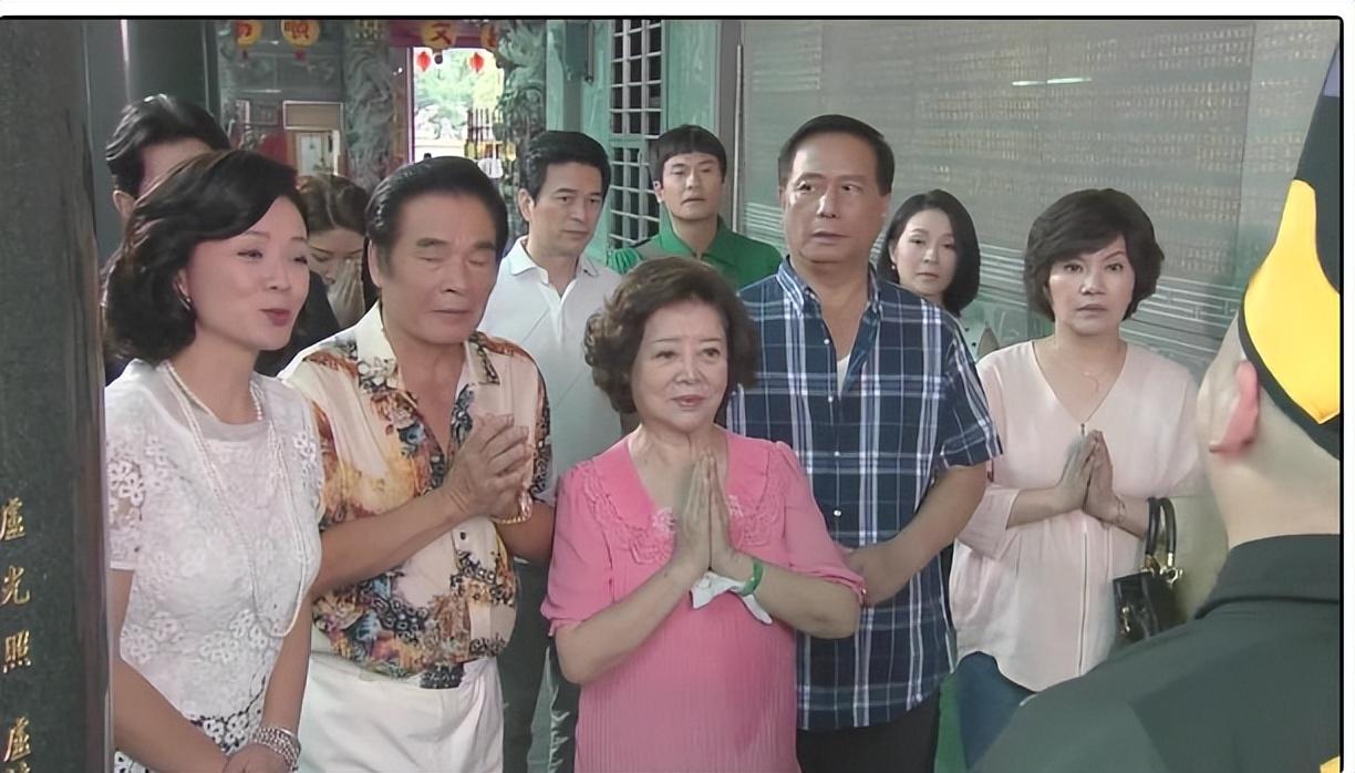 老戏骨雷洪：6个老婆同住一屋，每人每月7万零花钱，71岁娶第七房