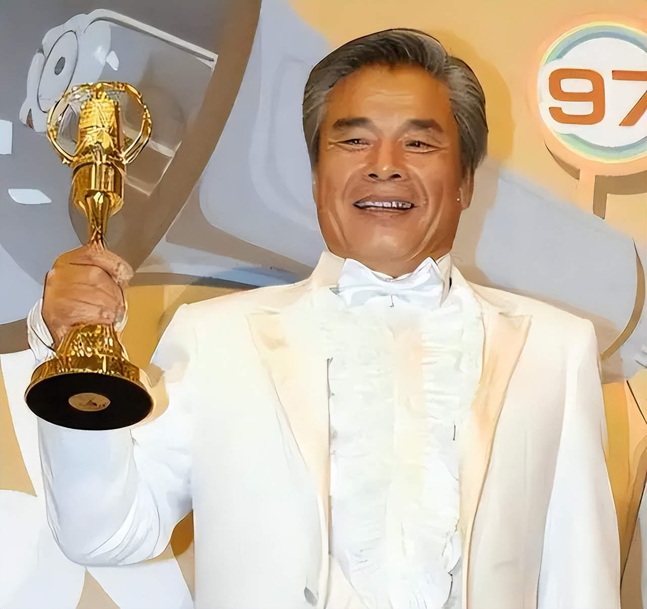 雷洪：六房太太月花42万的日子崩了，71岁却为一碗热汤还清千万债